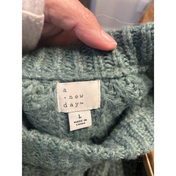 A New Day Sweater Women’s Size Large Green Chunky Knit Super Soft Waist Length - Picture 3 of 5